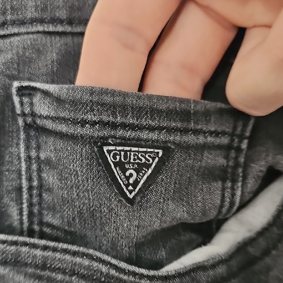 Guess Black Slim Jeans with Modern Appeal - Picture 4 of 7